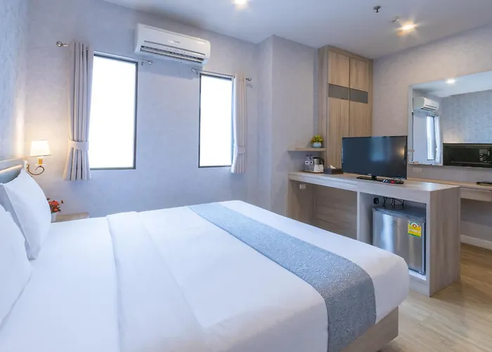 Hotel Leela Orchid 3*