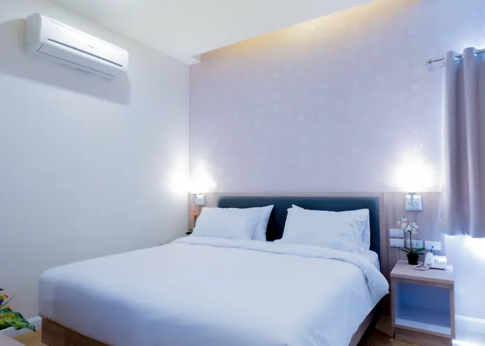 Hotel Leela Orchid 3*