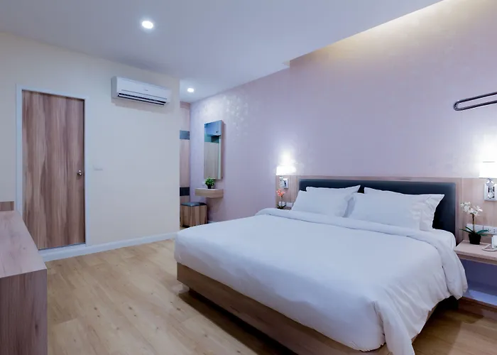 Leela Orchid 3*
