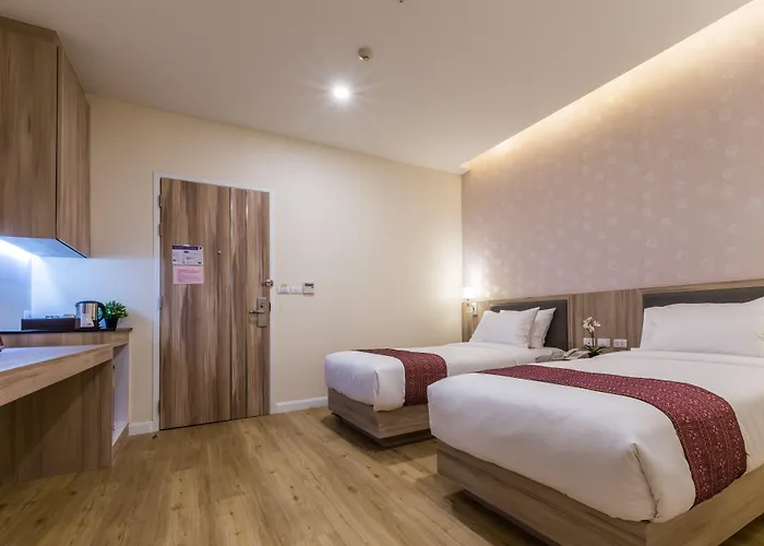 Hotel Leela Orchid 3*