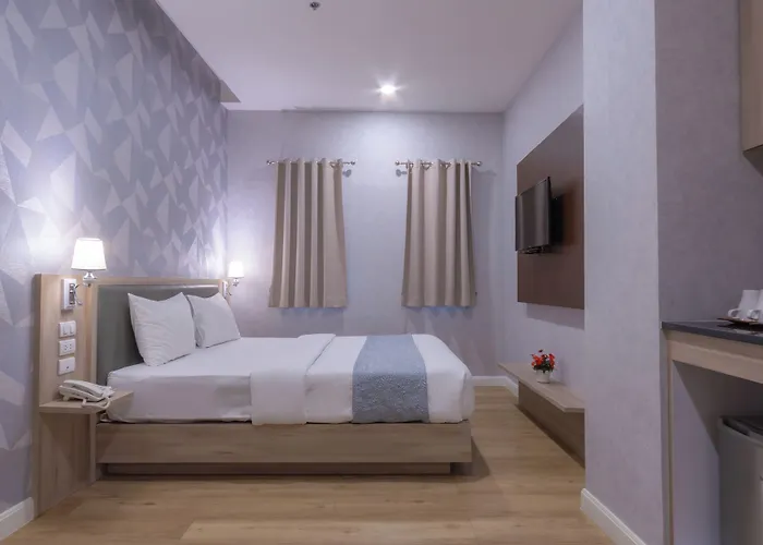 Hotel Leela Orchid 3*