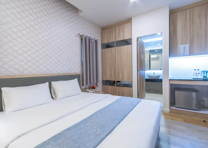Leela Orchid 3*